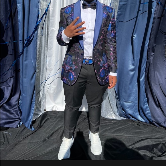 Worn once , like brand new no rips or scratches - Picture 4 of 4